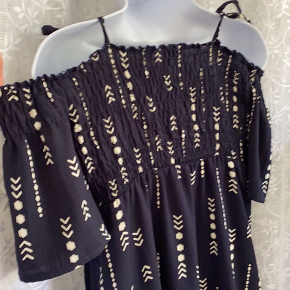 Kiabi Cold Shoulder Smocked Top Dress - Picture 3 of 6